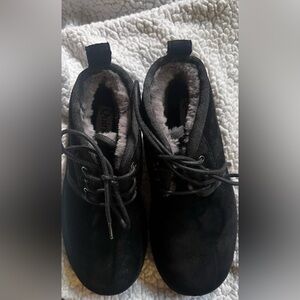 Quince ladies chukka black suede boots. Worn once